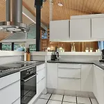 4 Bedroom Beautiful In *