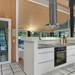 Feriehus 4 Bedroom Beautiful In