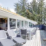 4 Bedroom Beautiful In Saltum