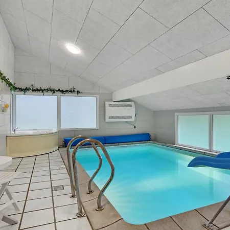 Holiday home 4 Bedroom Beautiful In Saltum