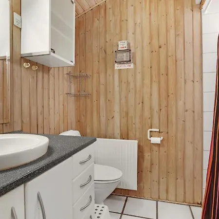 4 Bedroom Beautiful In Holiday home Saltum