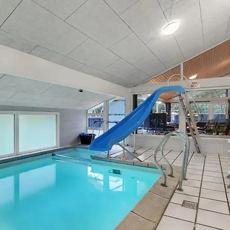4 Bedroom Beautiful In Holiday home Saltum