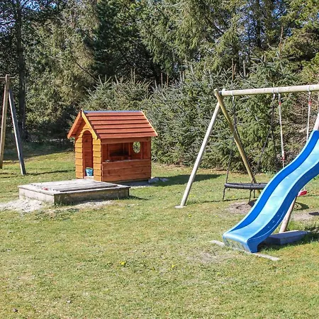 4 Bedroom Beautiful In Holiday home *