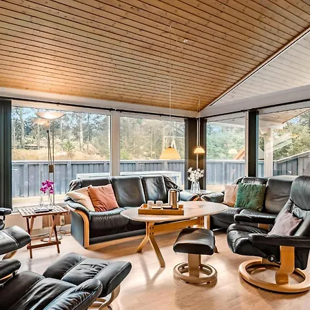 4 Bedroom Beautiful In Holiday home Saltum