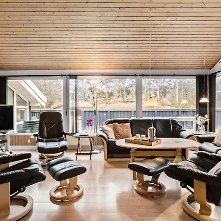 4 Bedroom Beautiful In Feriehus *