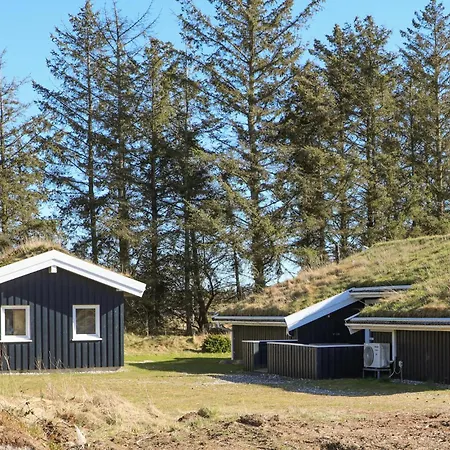 Holiday home 4 Bedroom Beautiful In Saltum