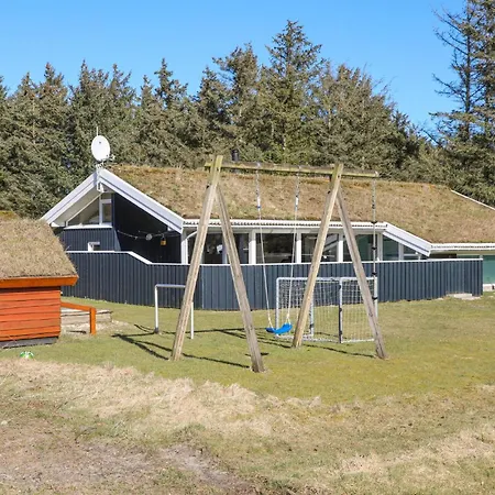 4 Bedroom Beautiful In Feriehus