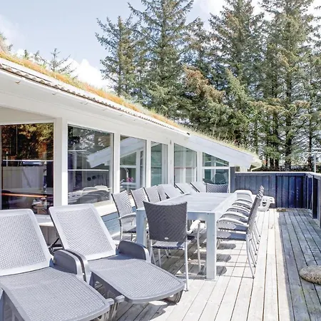 4 Bedroom Beautiful In Saltum