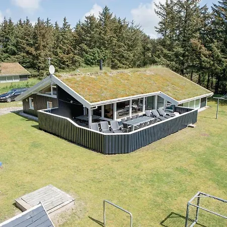 4 Bedroom Beautiful In Holiday home *